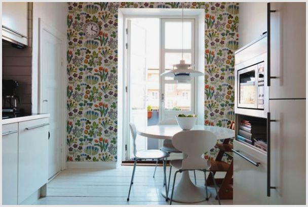 Бумажные обои в интерьере кухни — дуэт привлекательности и простоты