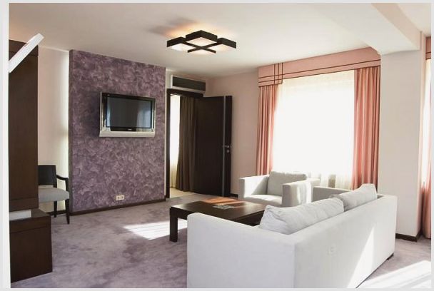 Эффектные фото обоев в зале: ремонт в квартире с использованием разных вариантов обоев для стен