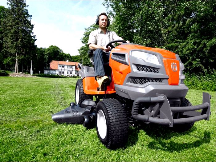 Как выбрать трактор для работы на загородном участке?