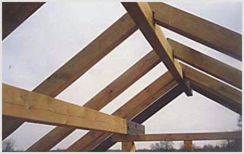 Как перекрыть крышу: проверка конструкции и выбор материала