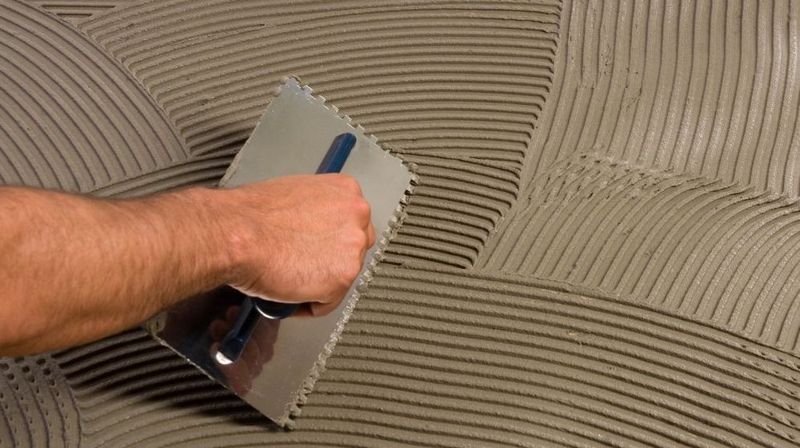 Популярные сухие строительные клеевые смеси для укладки плитки