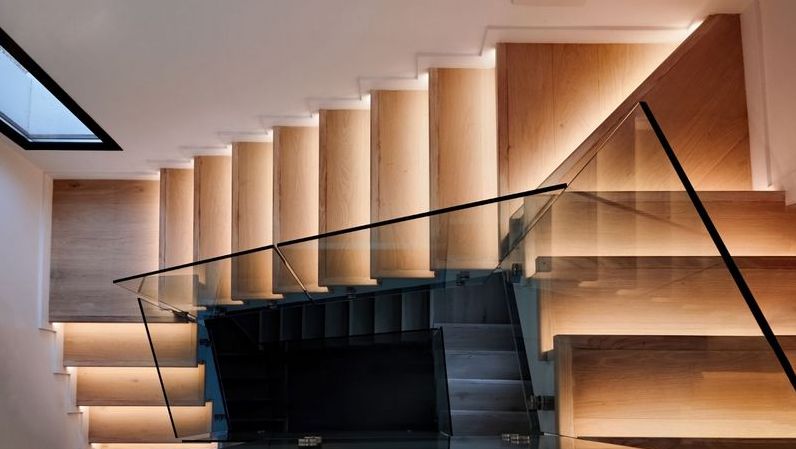 Подсветка Ступеней Лестницы с Датчиком Движения: Безопасность и Комфорт в Вашем Доме