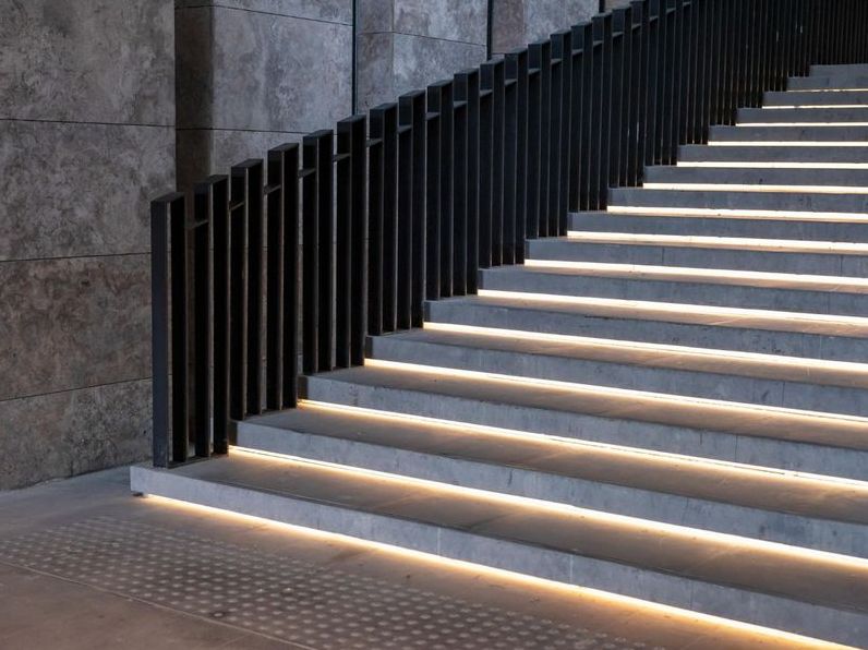 Подсветка Ступеней Лестницы с Датчиком Движения: Безопасность и Комфорт в Вашем Доме